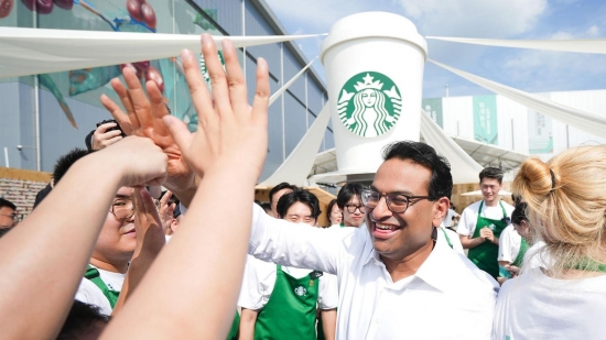 Starbucks के CEO ने दिया इस्तीफा 